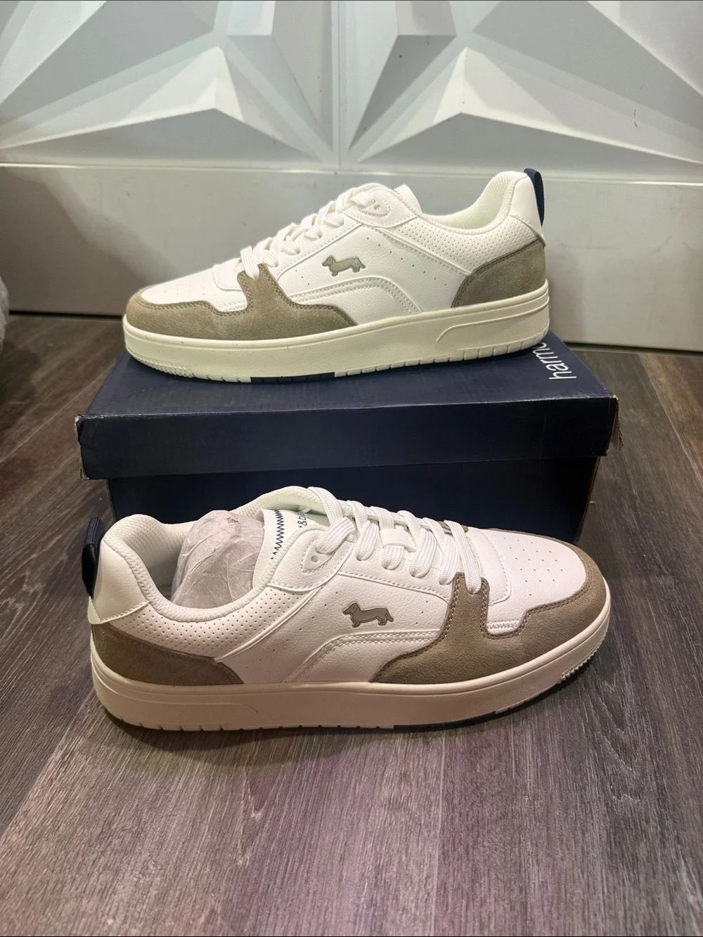 Harmont & Blaine white and beige suede trimmed low top sneaker sz 10